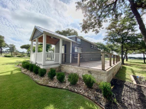 Charming Tiny Home-just 4 miles to Downtown!